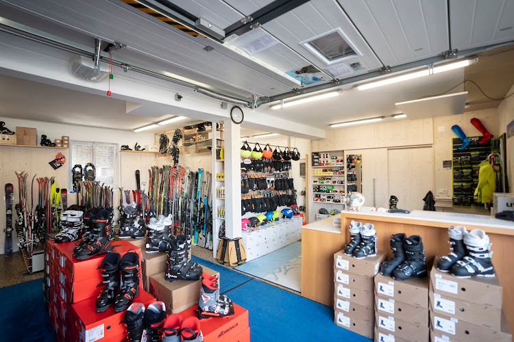 Find a ski Instructor in Sommerach SkiWerkstatt Glaser "Waxlpeter" Sommerach Verkauf*Service / geöffnet von Ende Oktober bis Mitte Mai Find a ski Instructor in Sommerach SkiWerkstatt Glaser "Waxlpeter" Sommerach Verkauf*Service / geöffnet von Ende Oktober bis Mitte Mai