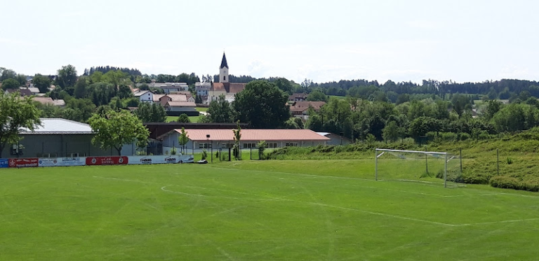 Find a ski Instructor in Mitterskirchen Sport-/Kletter-/Mehrzweckhalle des ESV Mitterskirchen